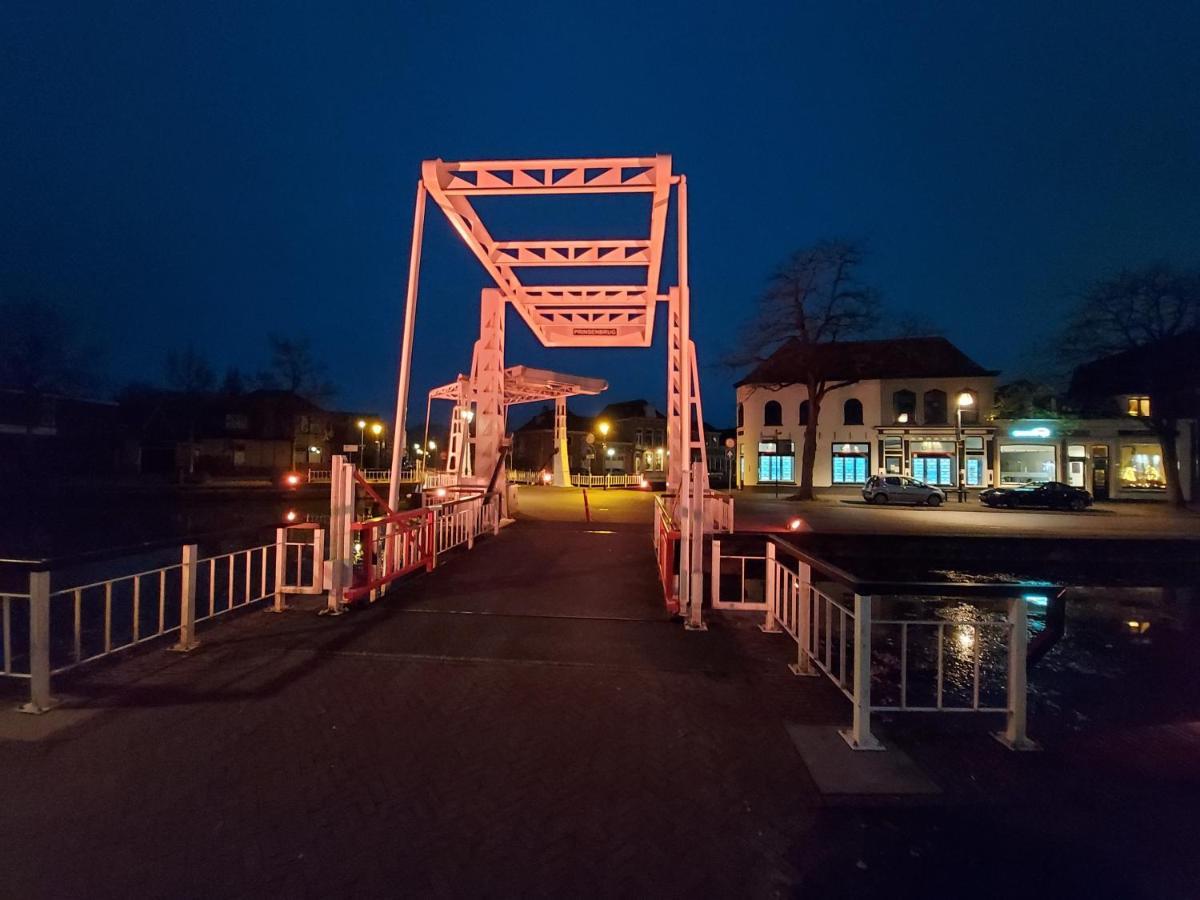 Airbnb 'Logeren Aan Het Plein' In Het Centrum Van メッペル エクステリア 写真